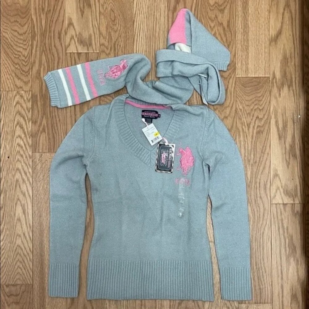 U.S. Polo Assn. Women Solid Grey Pullover V-Neck Sweater and Scarf Set